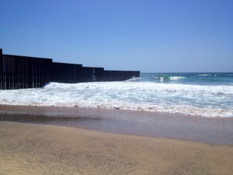 The border fence between San Diego, California (USA) and Tijuana, Mexico extends into the Pacific Ocean (taken by author, 2014)